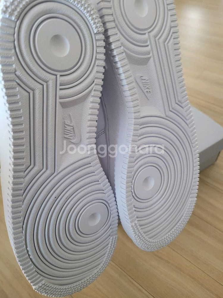 나이키 에어포스 1 07 화이트 새상품 245--4