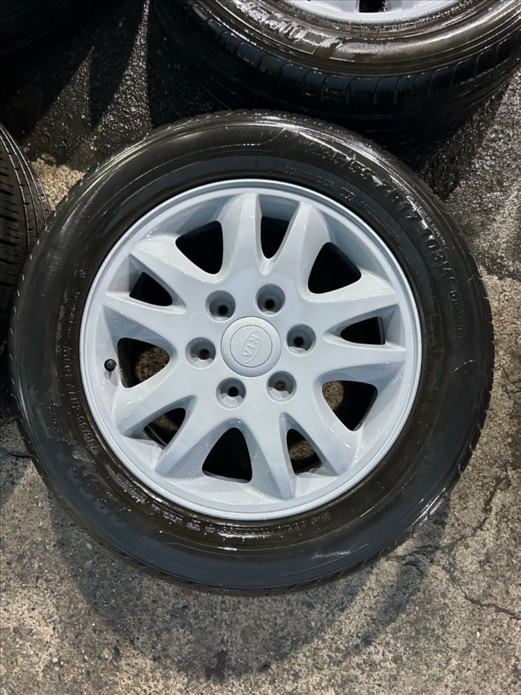 그랜드카니발 그랜드스타렉스 순정 17인치 휠타이어 이미지