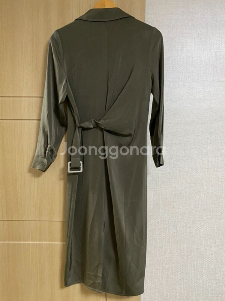 카키 새틴 블라우스 벨티드 셔츠 원피스--2