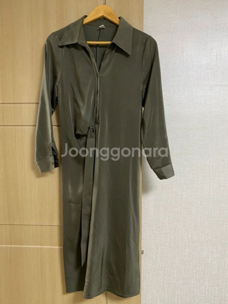 카키 새틴 블라우스 벨티드 셔츠 원피스--1