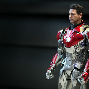 Hottoys 아이언맨 마크47 1/6 판매합니다.