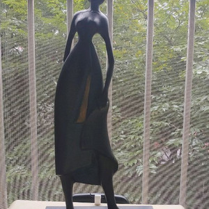 여인상