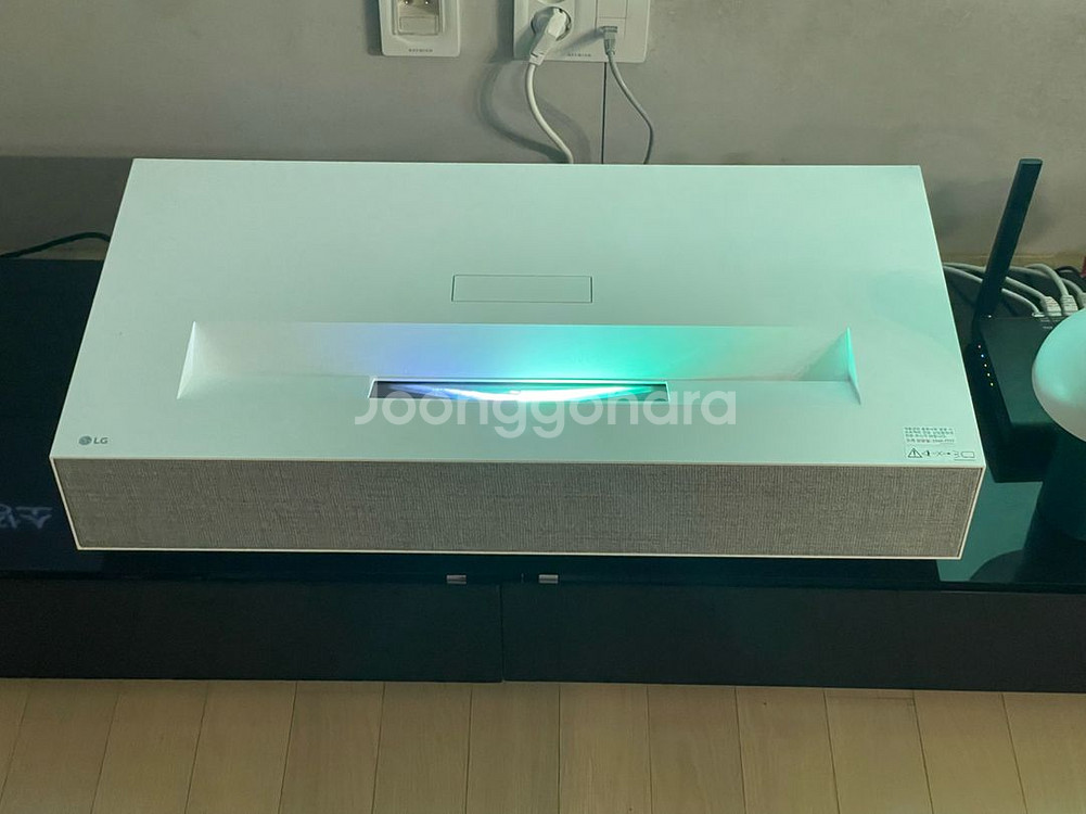 LG 시네빔 HU85LA 4K 프로젝터 박스풀 판매--0