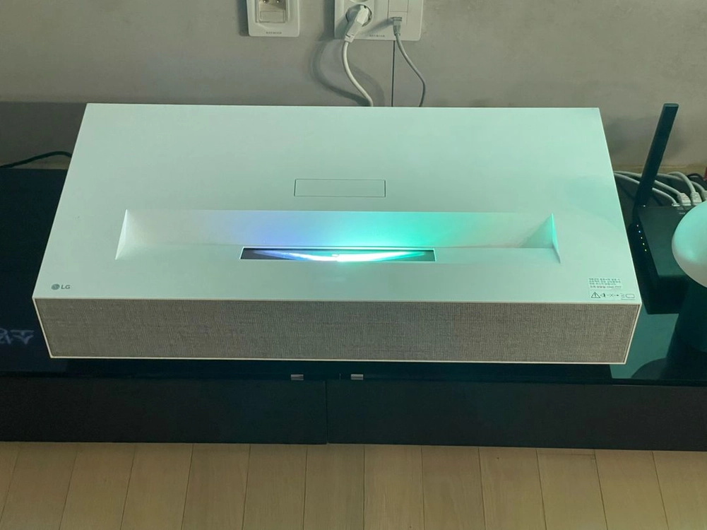 LG 시네빔 HU85LA 4K 프로젝터 박스풀 판매 - 안심되는 중고거래