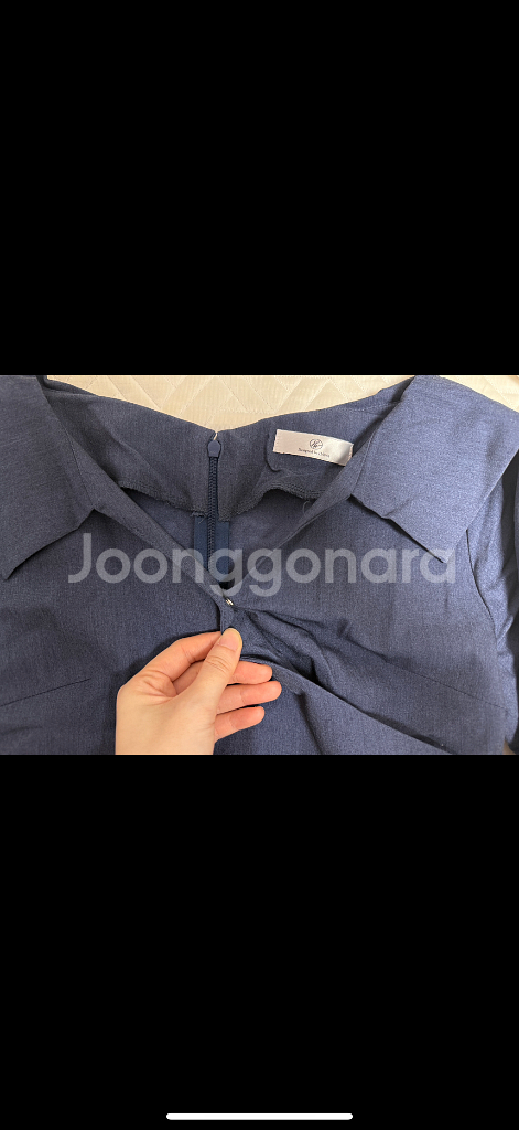 새상품) 하와 오픈카라 데님 블라우스--1