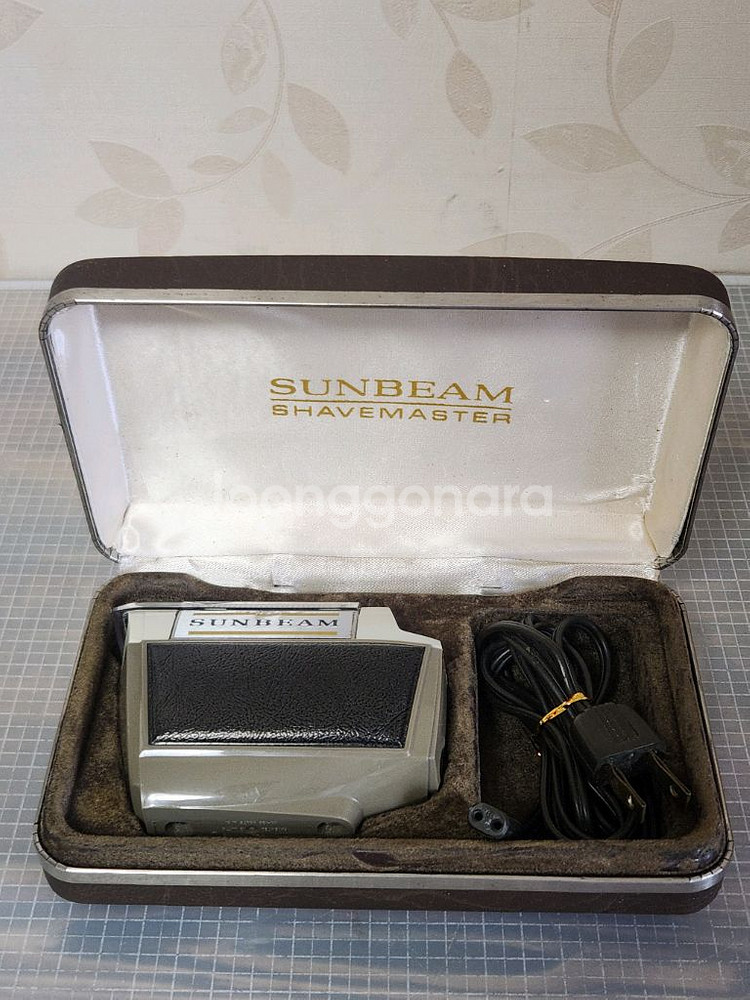 60년대 고급스런 Sunbeam 빈티지 면도기 입니다--0
