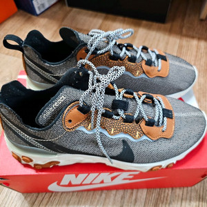 나이키 리액트 엘리먼트245 판매해요.