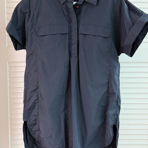 더아이잗(The Izzat) 네이비 바스락 블라우스