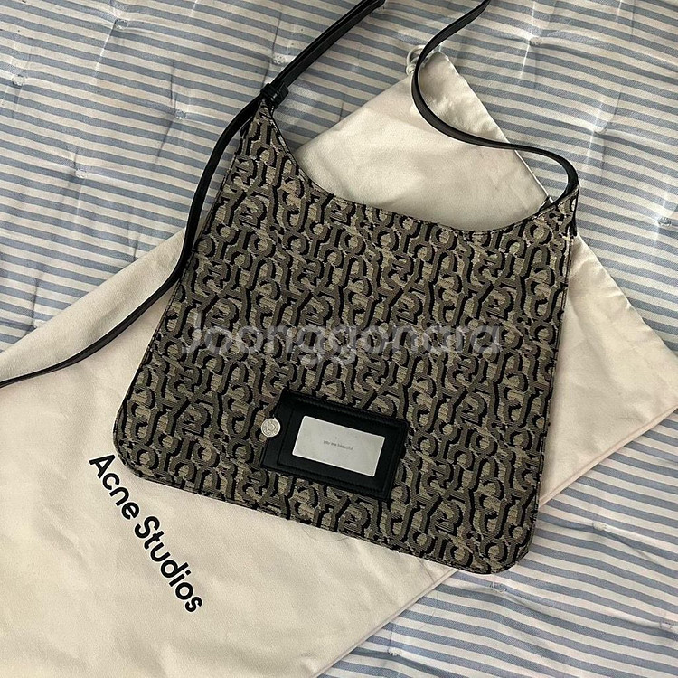 아크네 스튜디오 모노그램 PLATT 백--3