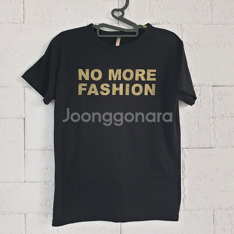 블랙 골드 레터링 반팔 티셔츠--0