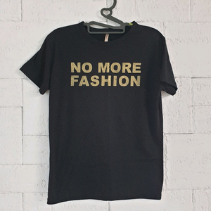 블랙 골드 레터링 반팔 티셔츠