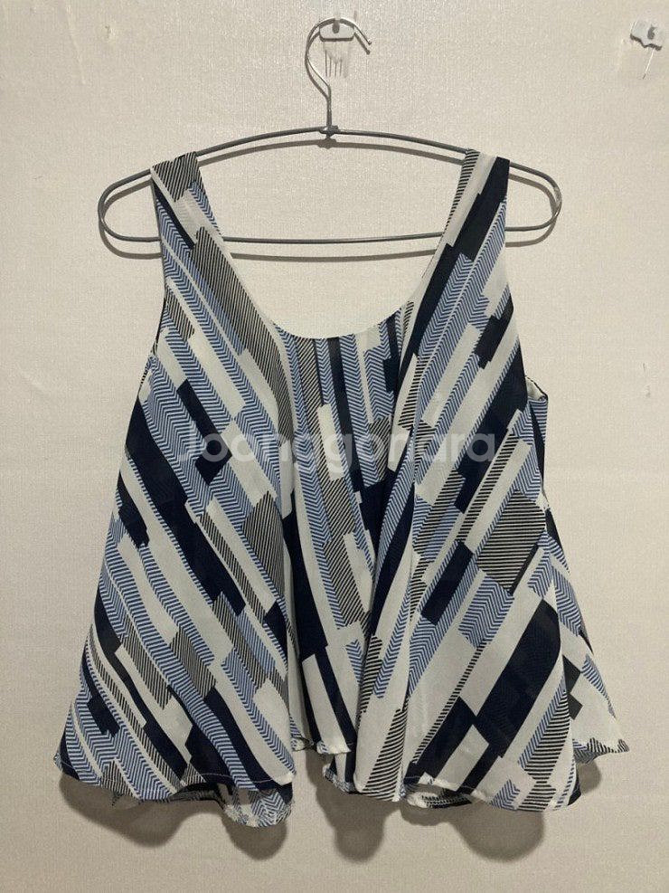 플레어 민소매 블라우스--0