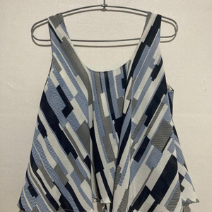 플레어 민소매 블라우스