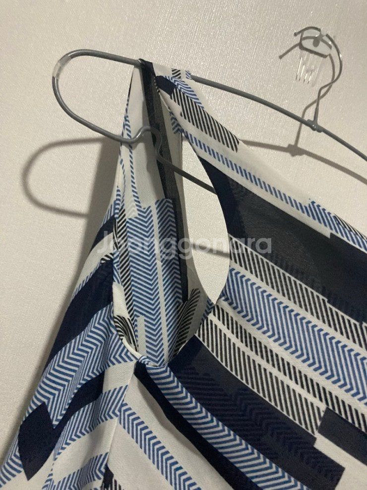 플레어 민소매 블라우스--2