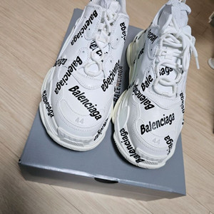 새상품)발렌시아가 44 트리플s 로고타입 logotyp