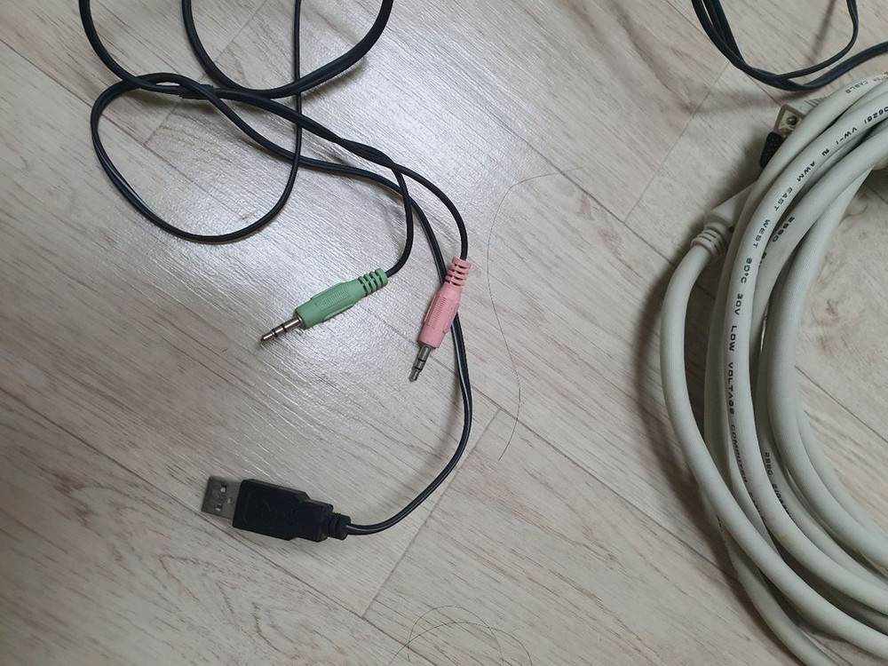 컴퓨터 모니터 연결 케이블 본체 연결선 7미터 좋아요 이미지