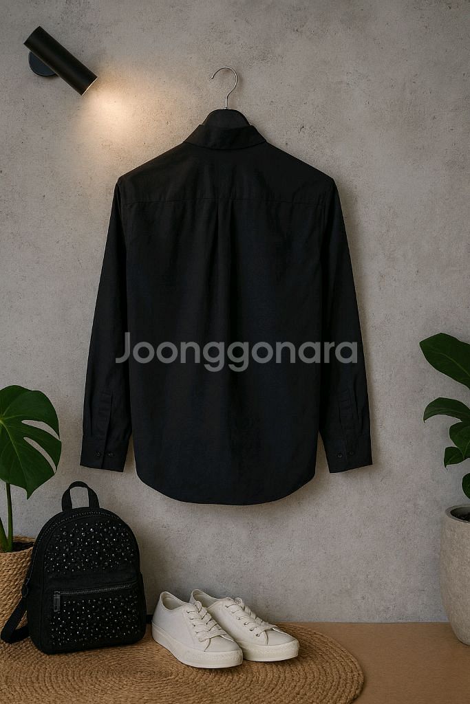 MIXXO 블랙 카라 데코 셔츠--1