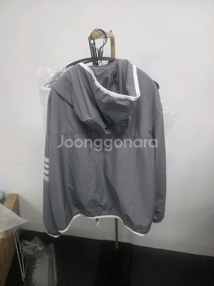 톰브라운 삼선 립스탑 바람막이 3사이즈--4