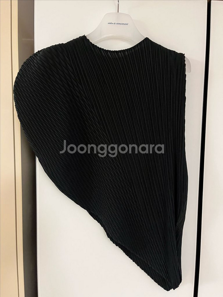 이세이미야케 리프 플리츠 탑 블랙 사이즈2--0