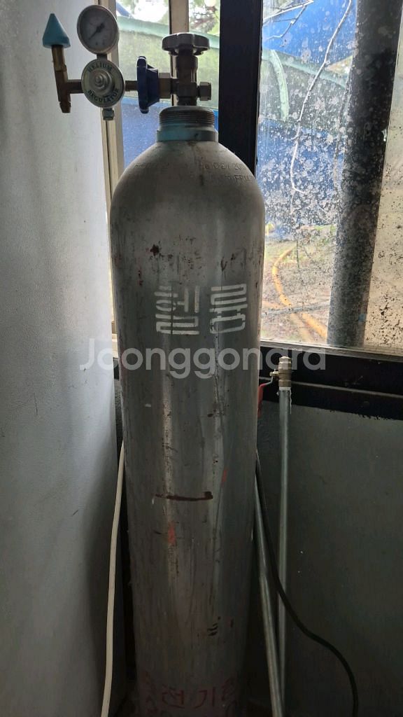 빈 핼륨가스통--0