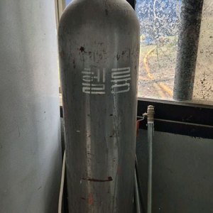 빈 핼륨가스통