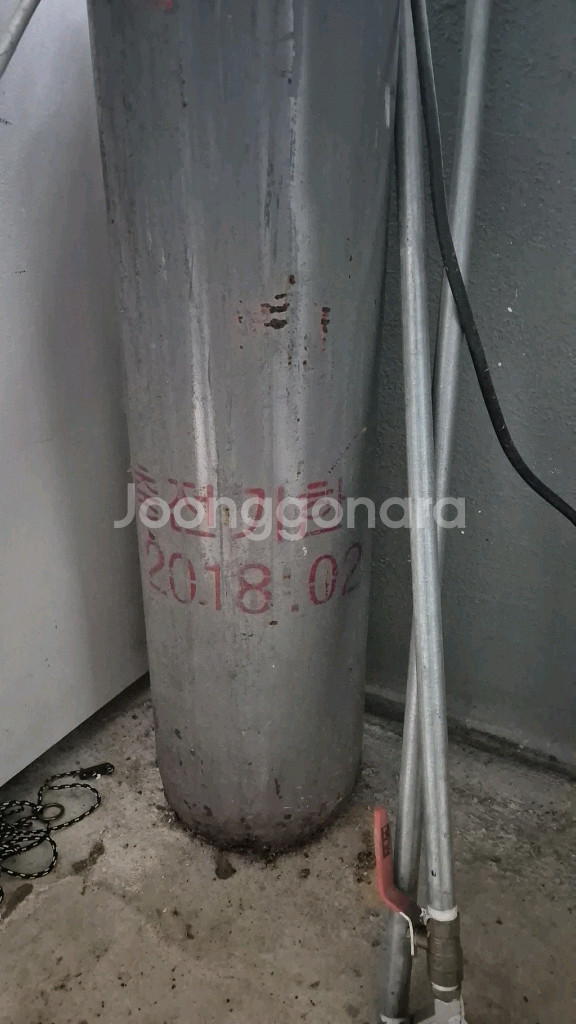 빈 핼륨가스통--1