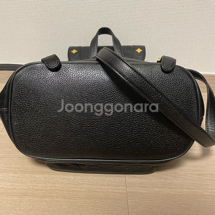 MCM 오리지날 버킷백 여성 가죽 백팩 블랙 금장 포인--3