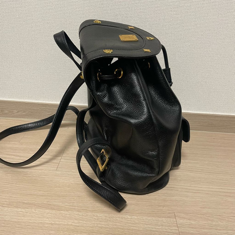 MCM 오리지날 버킷백 여성 가죽 백팩 블랙 금장 포인 이미지