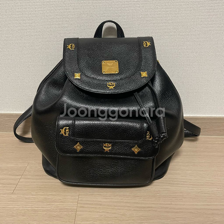 MCM 오리지날 버킷백 여성 가죽 백팩 블랙 금장 포인--1