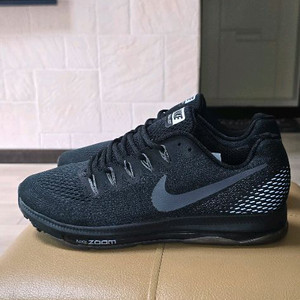 나이키 줌 올아웃 로우 275