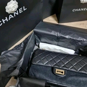 샤넬 2.55 빈티지 블랙 맥시 금장 새상품 보관