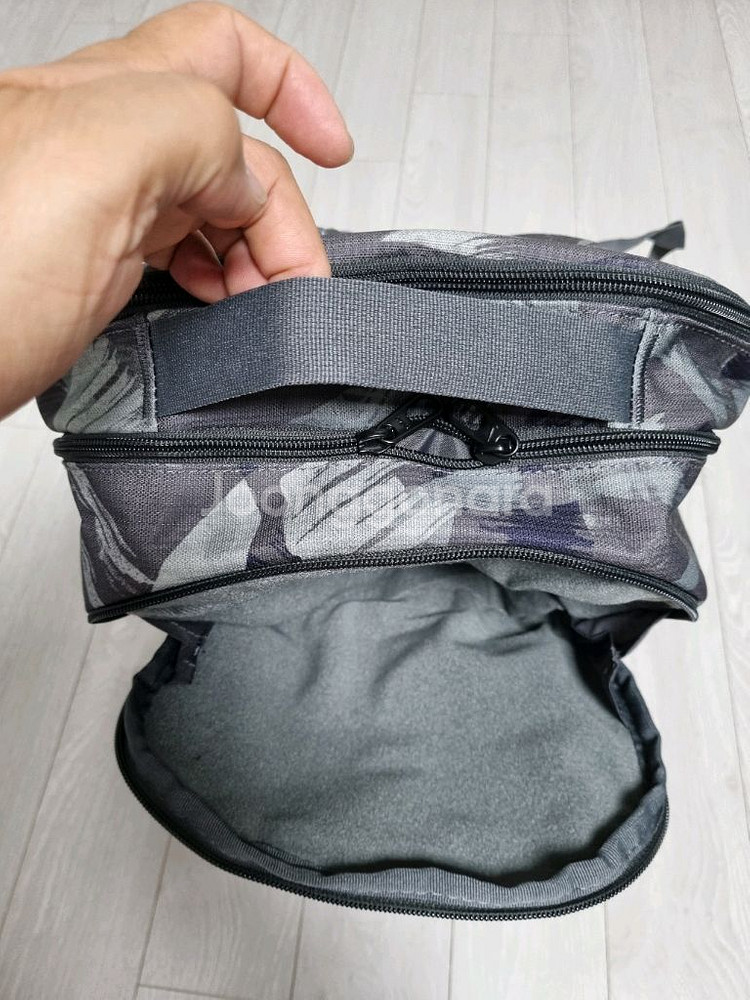 나이키 백팩 (택달린 새재품입니다)--2