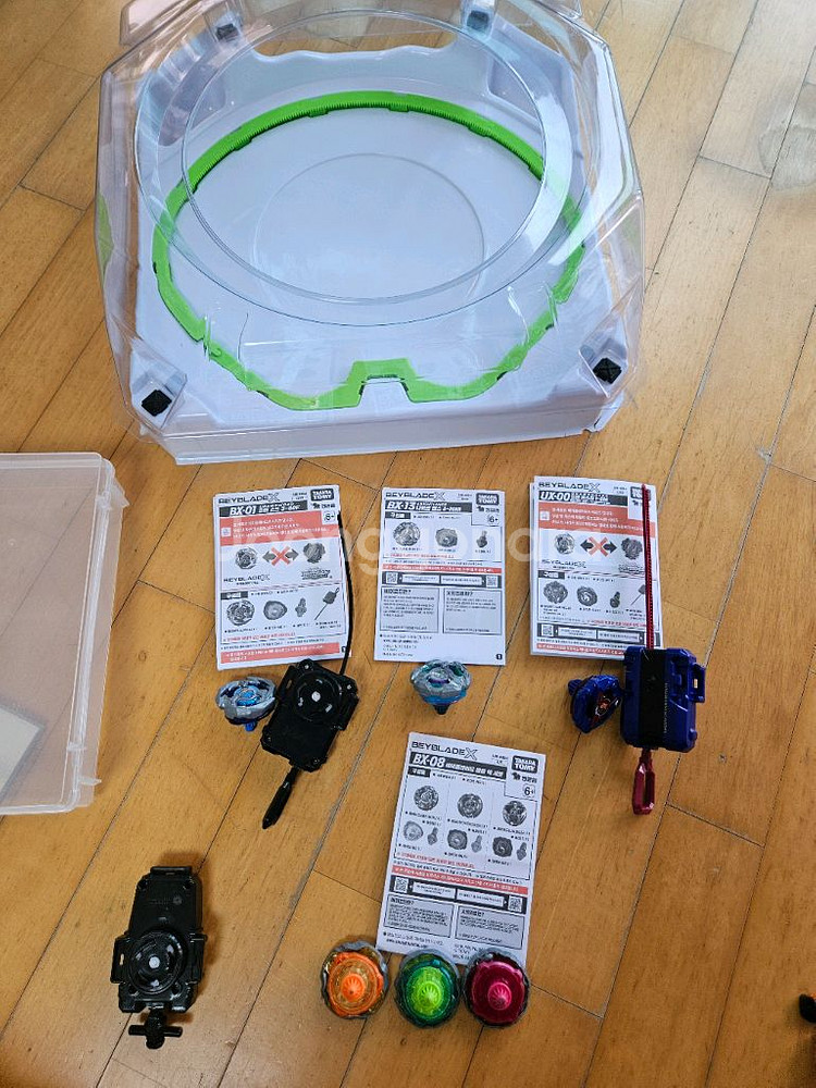 베이블레이드x 스타디움, 베이, 런처3개--0