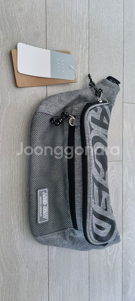 새상품 힙색 판매합니다--3