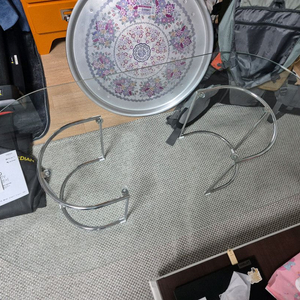 고급 강화유리 테이블 팝니다.