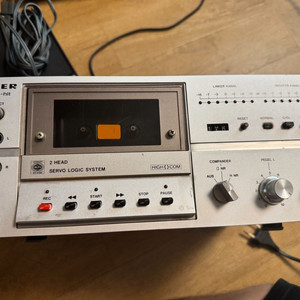 UHER mini-hit 카세트 데크 판매합니다.