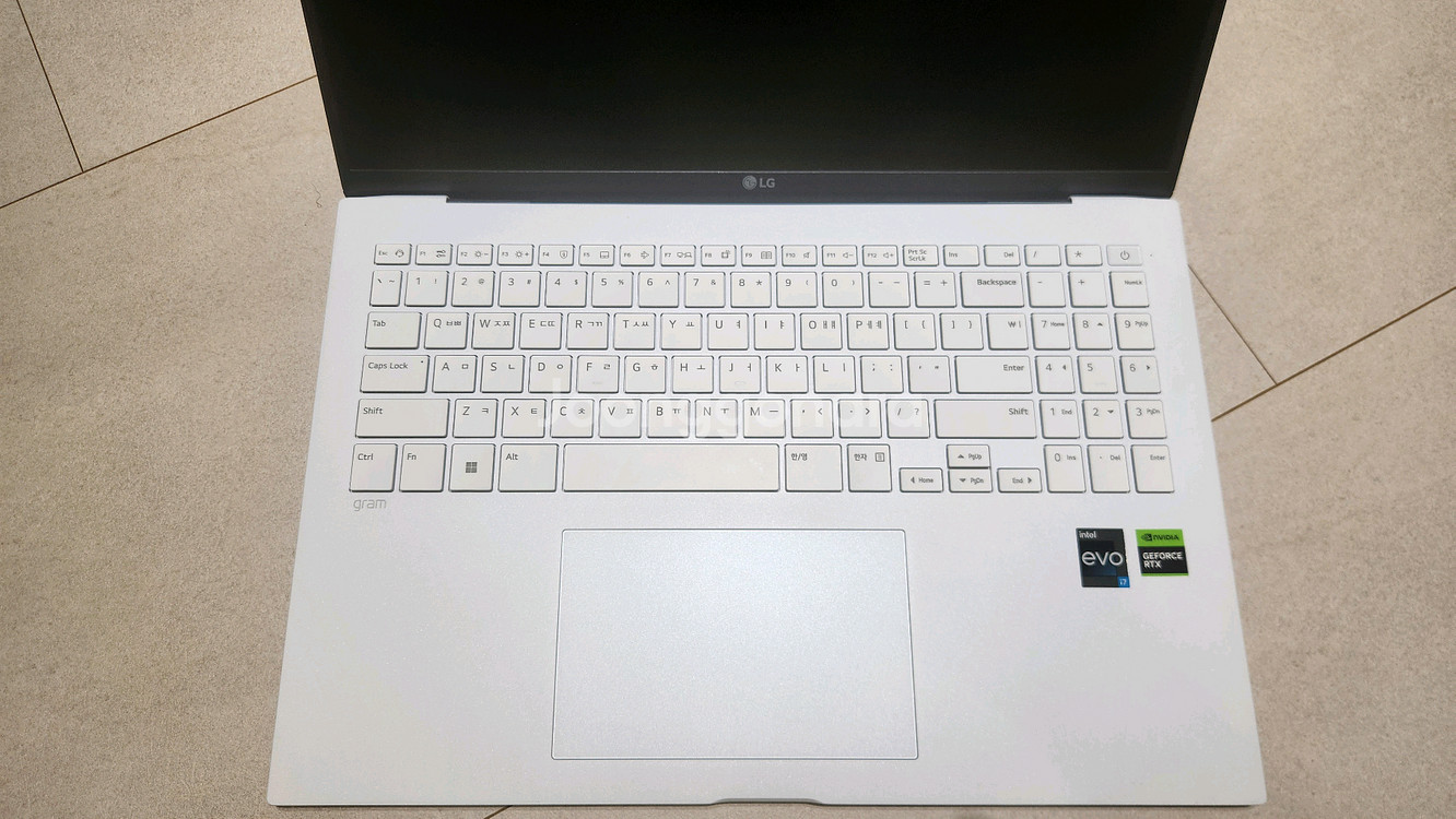 LG 그램 노트북 판매합니다.--2