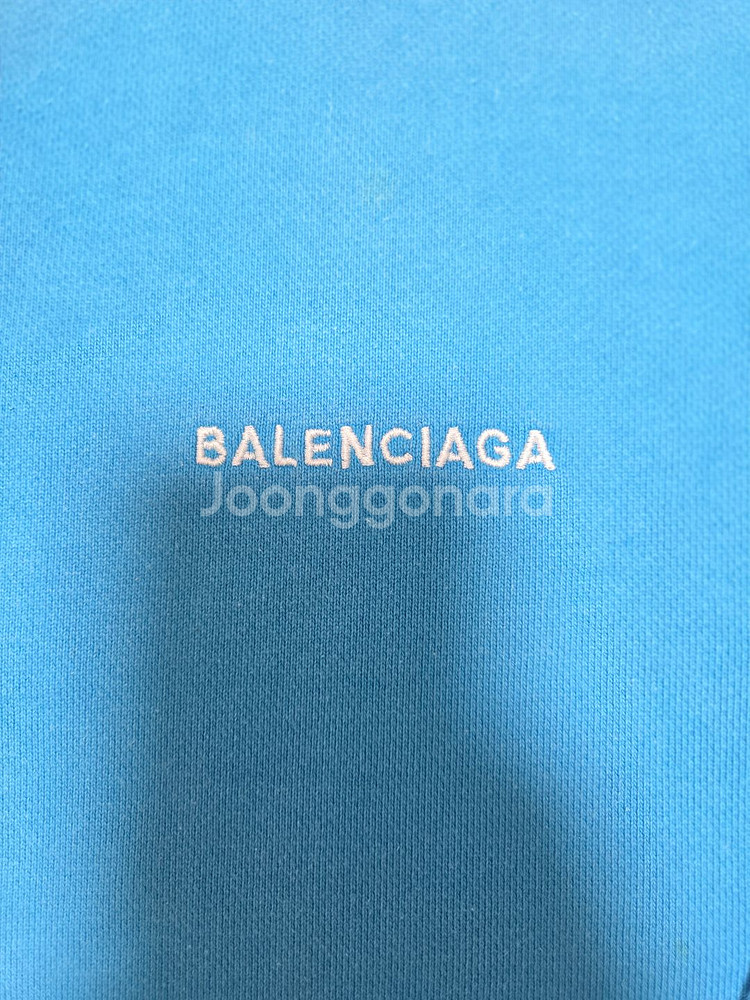 발렌시아가 오버핏 맨투맨--1