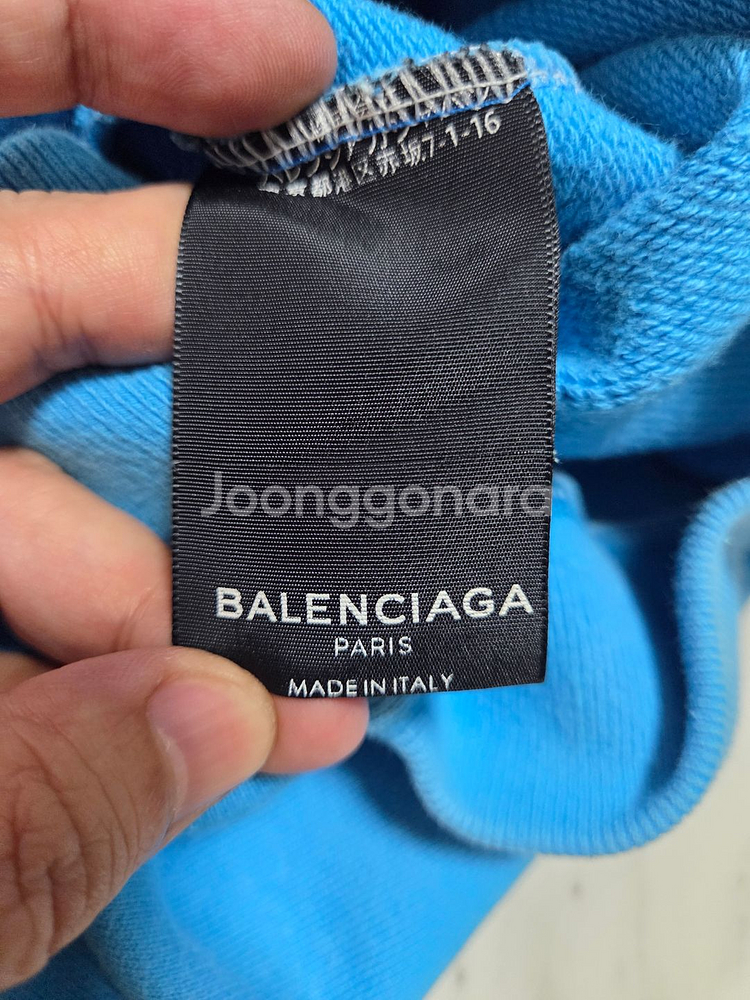 발렌시아가 오버핏 맨투맨--5