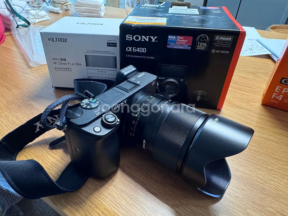 소니 미러리스 카메라 a6400(본체) + 렌즈3개--1