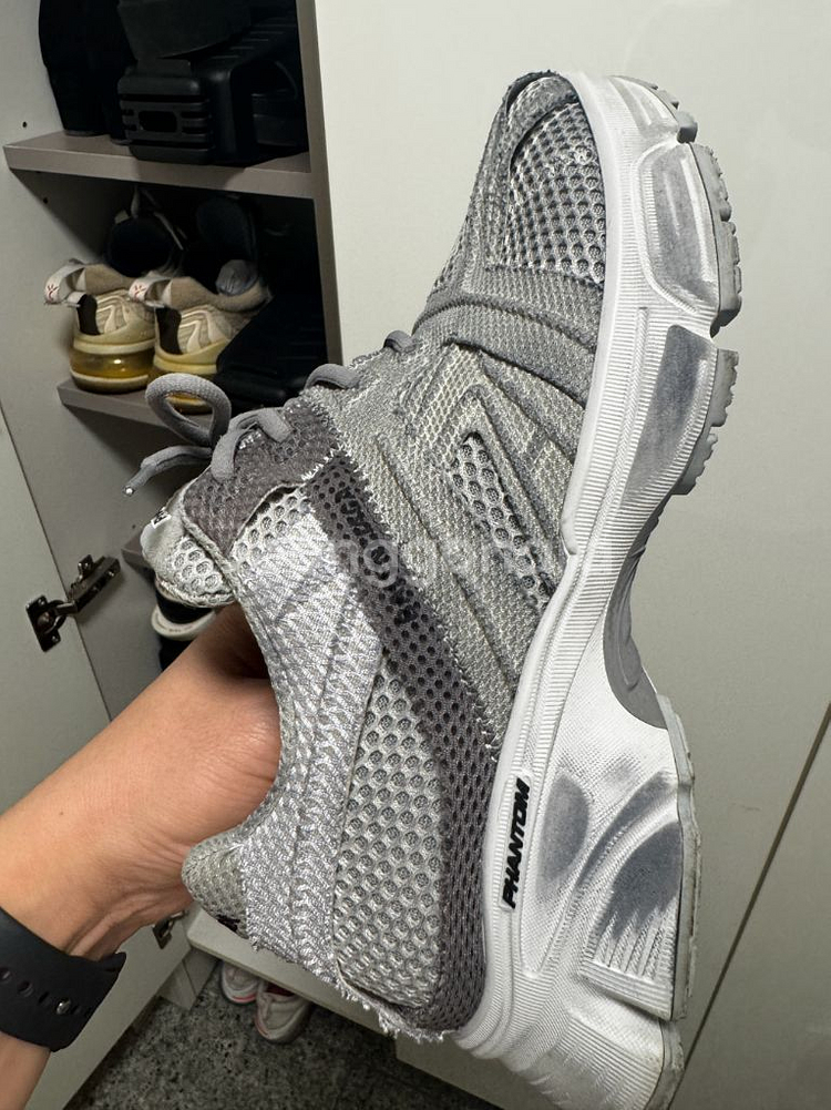 발렌시아가 팬텀 255-260 워시드그레이--3