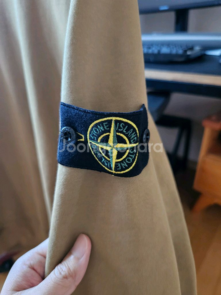 스톤아일랜드 맨투맨 진베이지--1