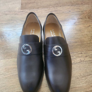 구찌 인터로킹 G 로퍼 다크 브라운