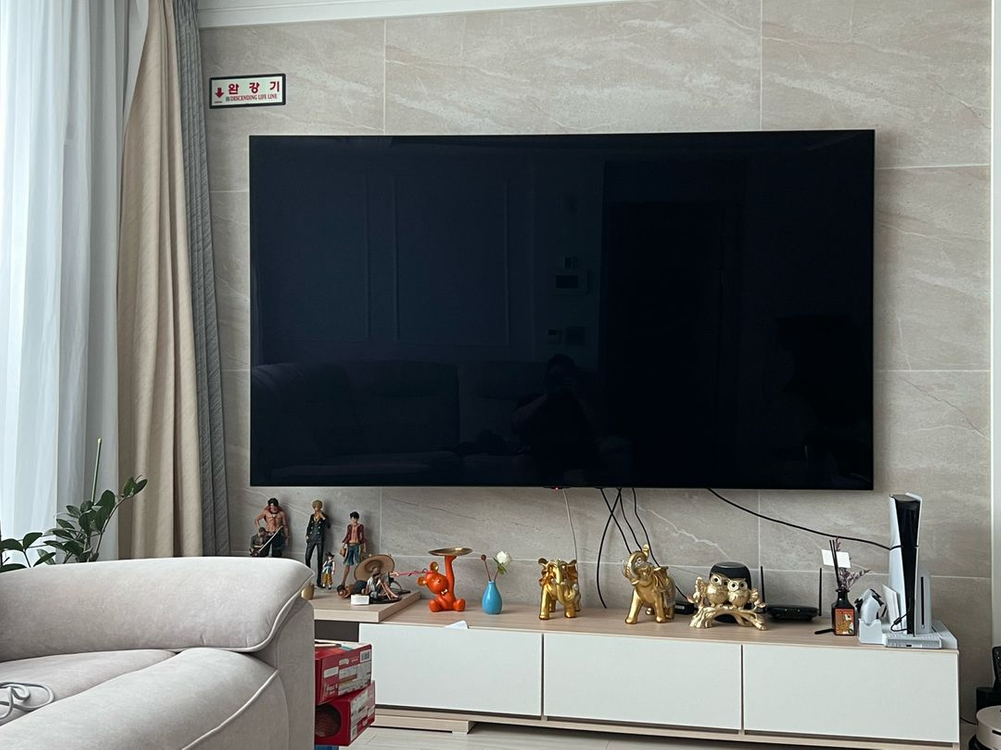 LG OLED83C1KNA TV--1
