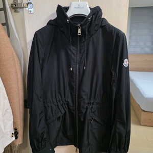 몽클레어 에넷 바람막이
