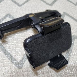 차량용 헤드레스트 휴대폰 거치대