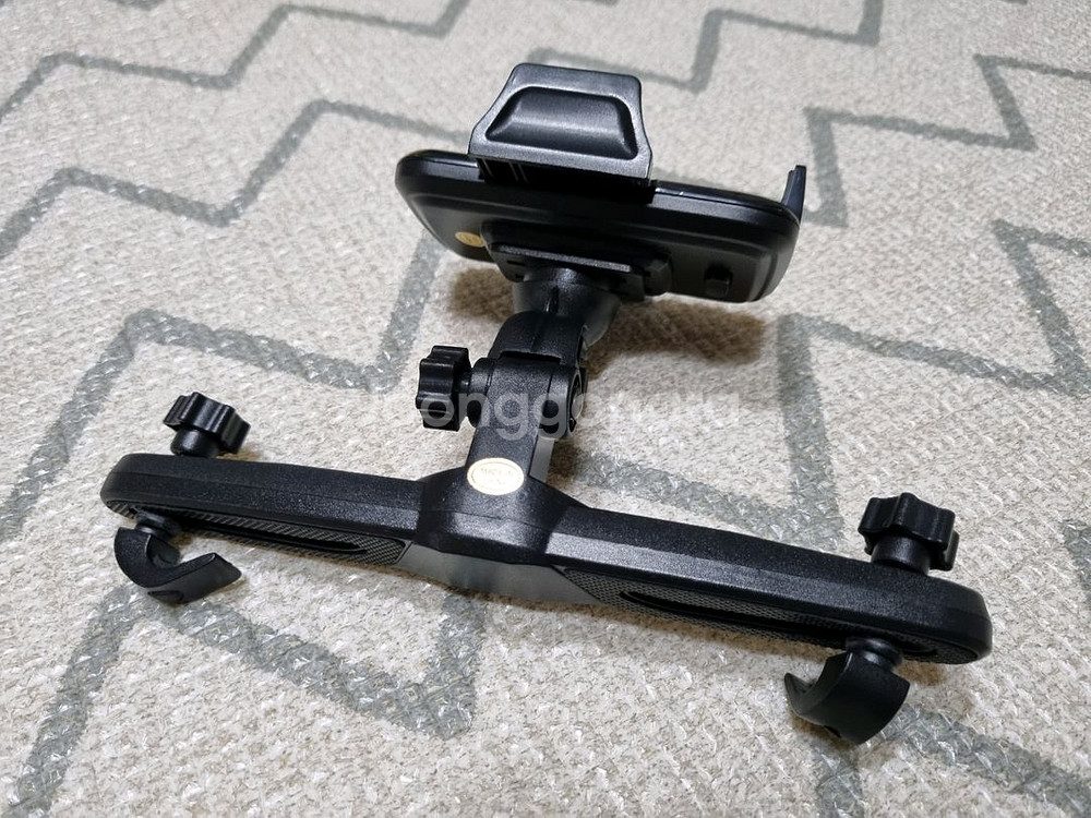 차량용 헤드레스트 휴대폰 거치대--1