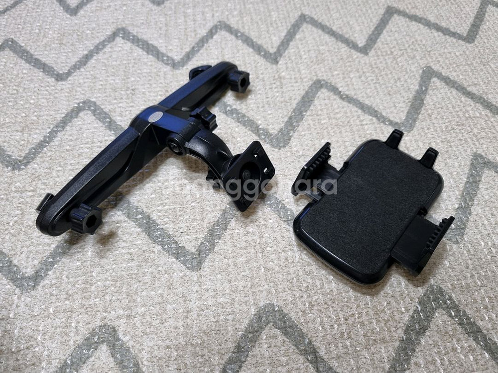 차량용 헤드레스트 휴대폰 거치대--2