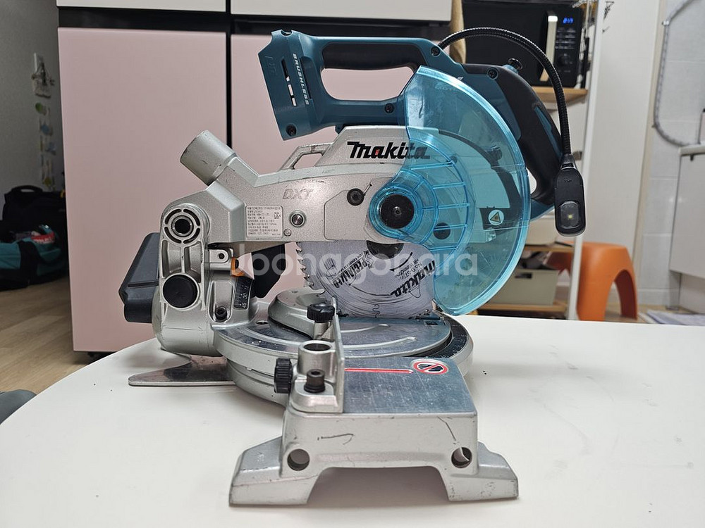 마끼다충전각도절단기 DLS600Z 18V 165mm--1