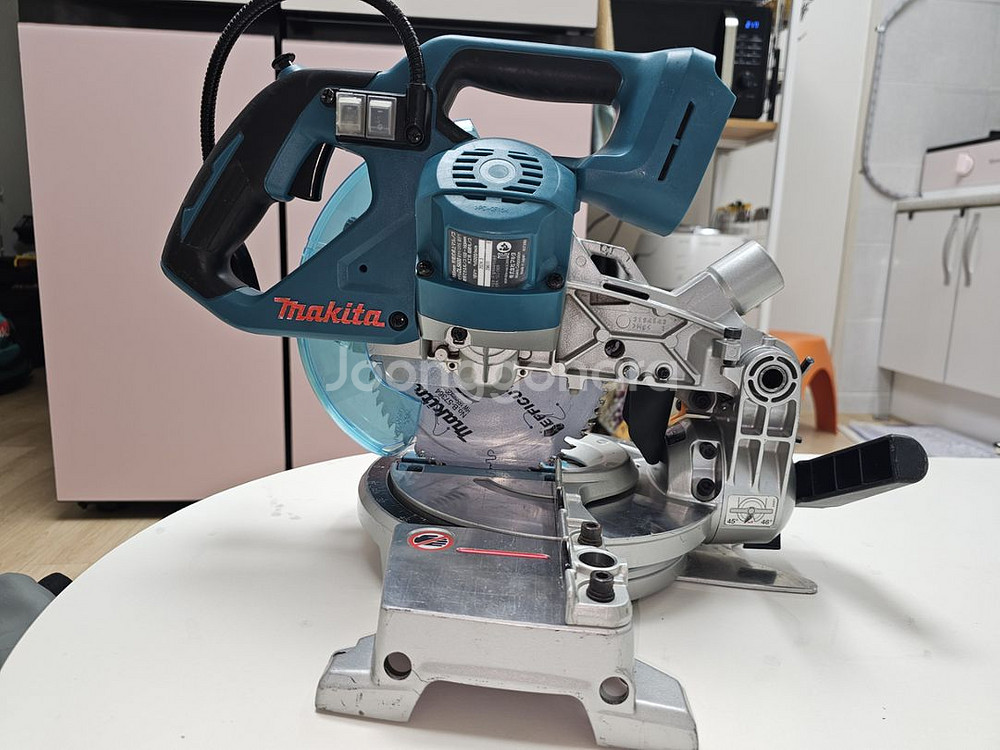마끼다충전각도절단기 DLS600Z 18V 165mm--2